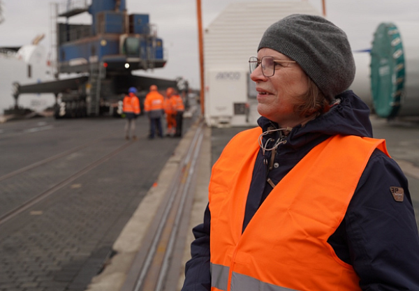 Senatorin Kristina Vogt im Hafen